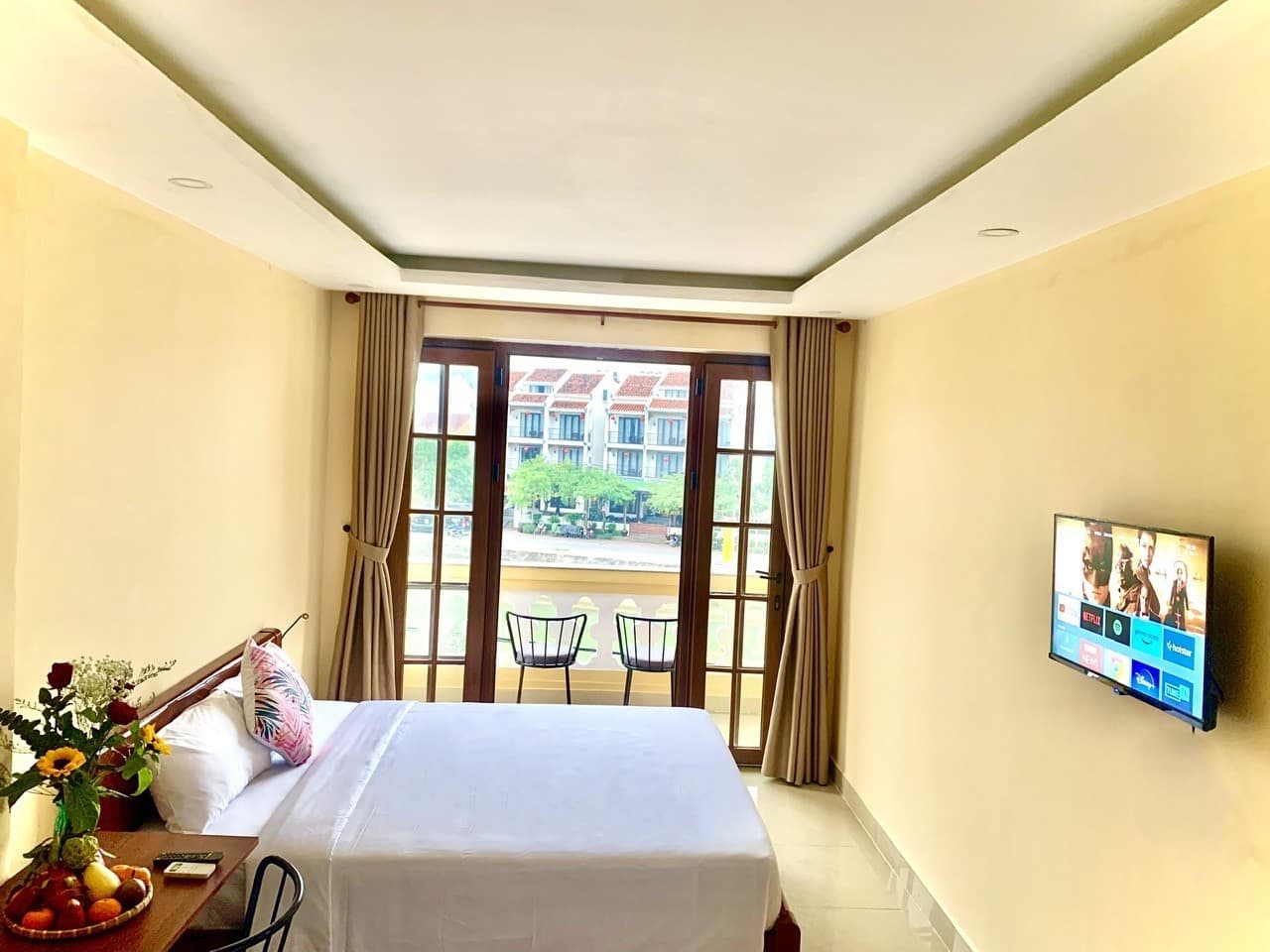 Phòng Ba Người Nhìn Ra Sông
