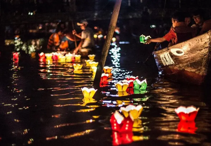 Tour Thả Đèn Hoa Đăng Phố Cổ Hội An